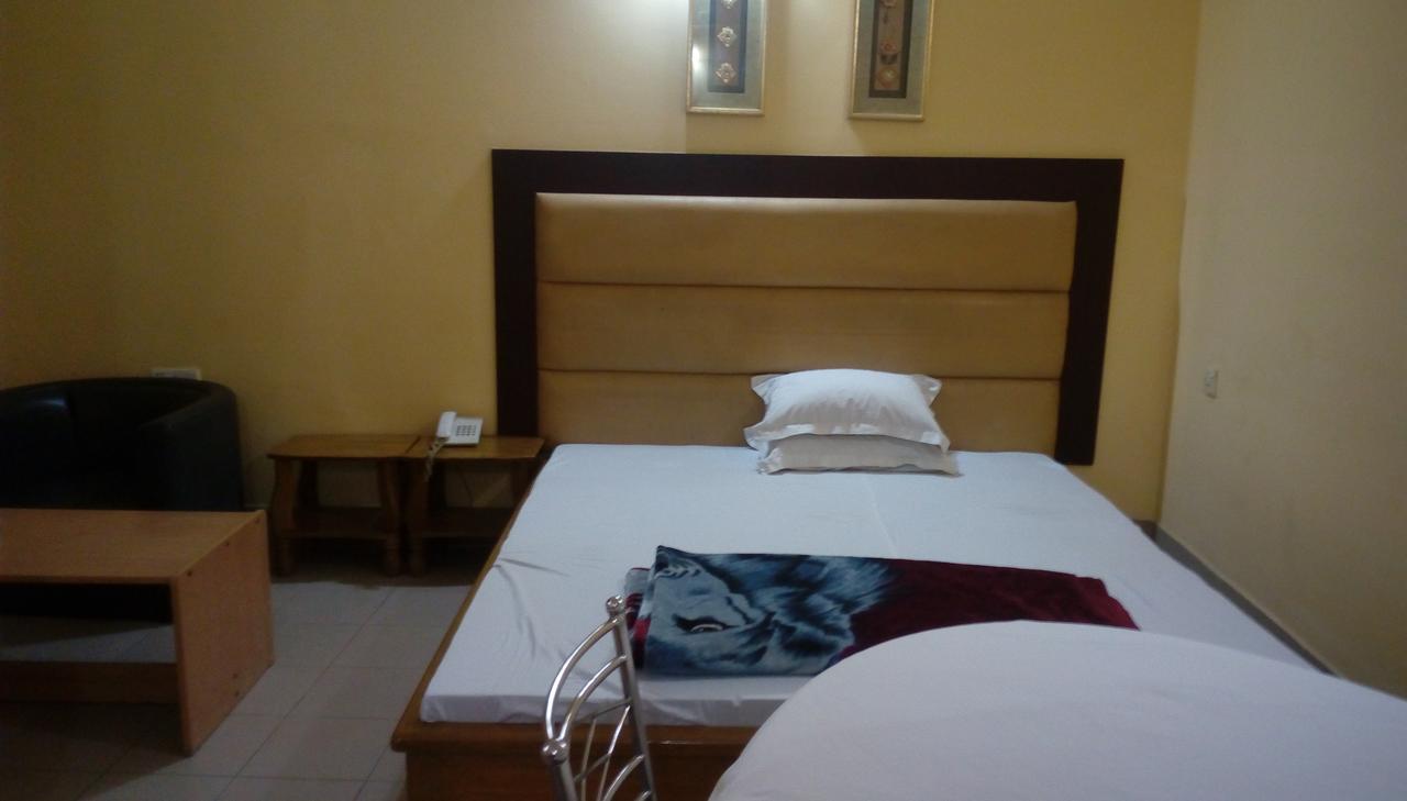 Royal Park Residential Hotel Chittagong Exterior photo